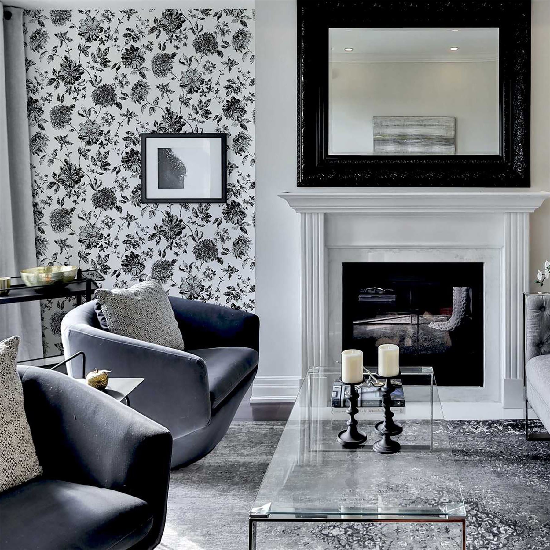 Fleur Mono Wallpaper