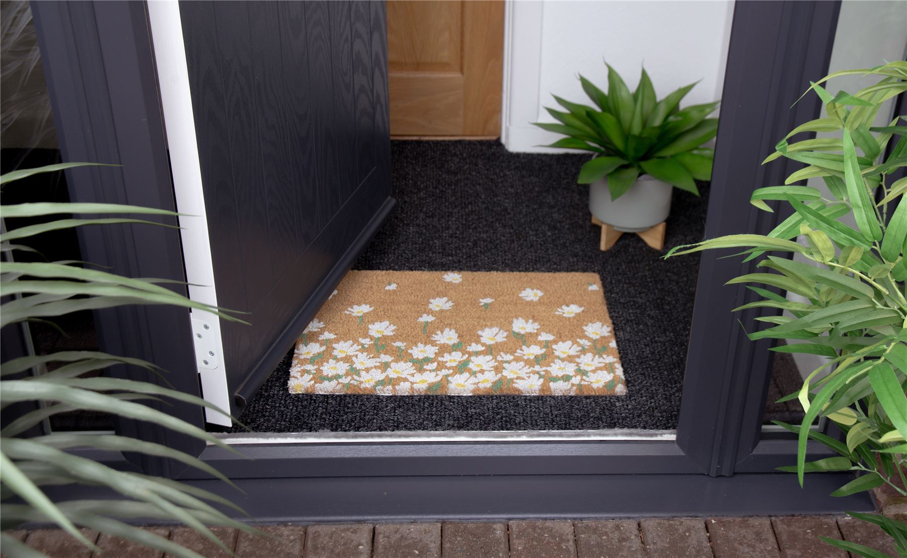 Astley Daisy Printed Neutral Doormat 40x60cm